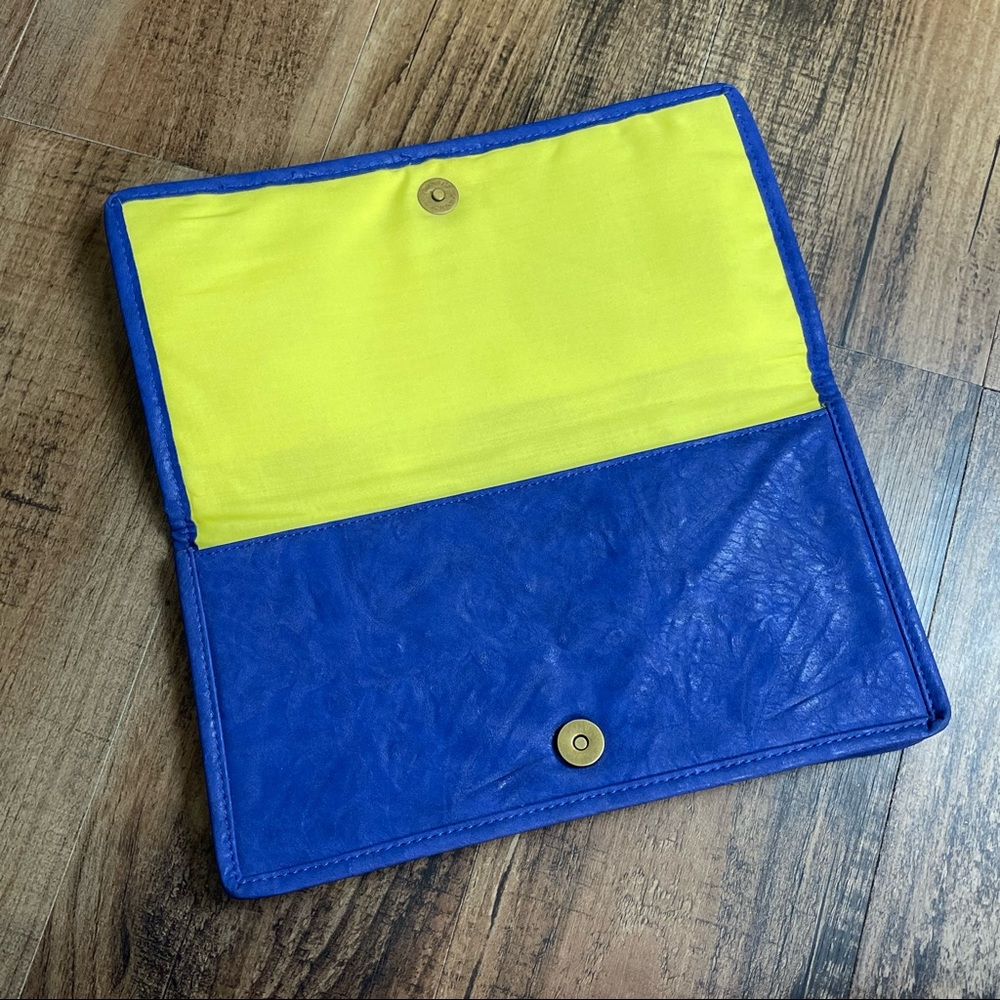 FOREVER 21 Cobalt Blue Chevron Statement Piece Clutch - Picture 5 of 7